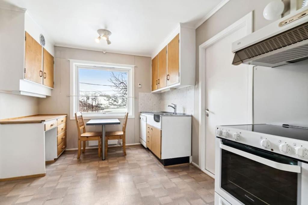 Three Bedrooms - - Lakeview Apartment