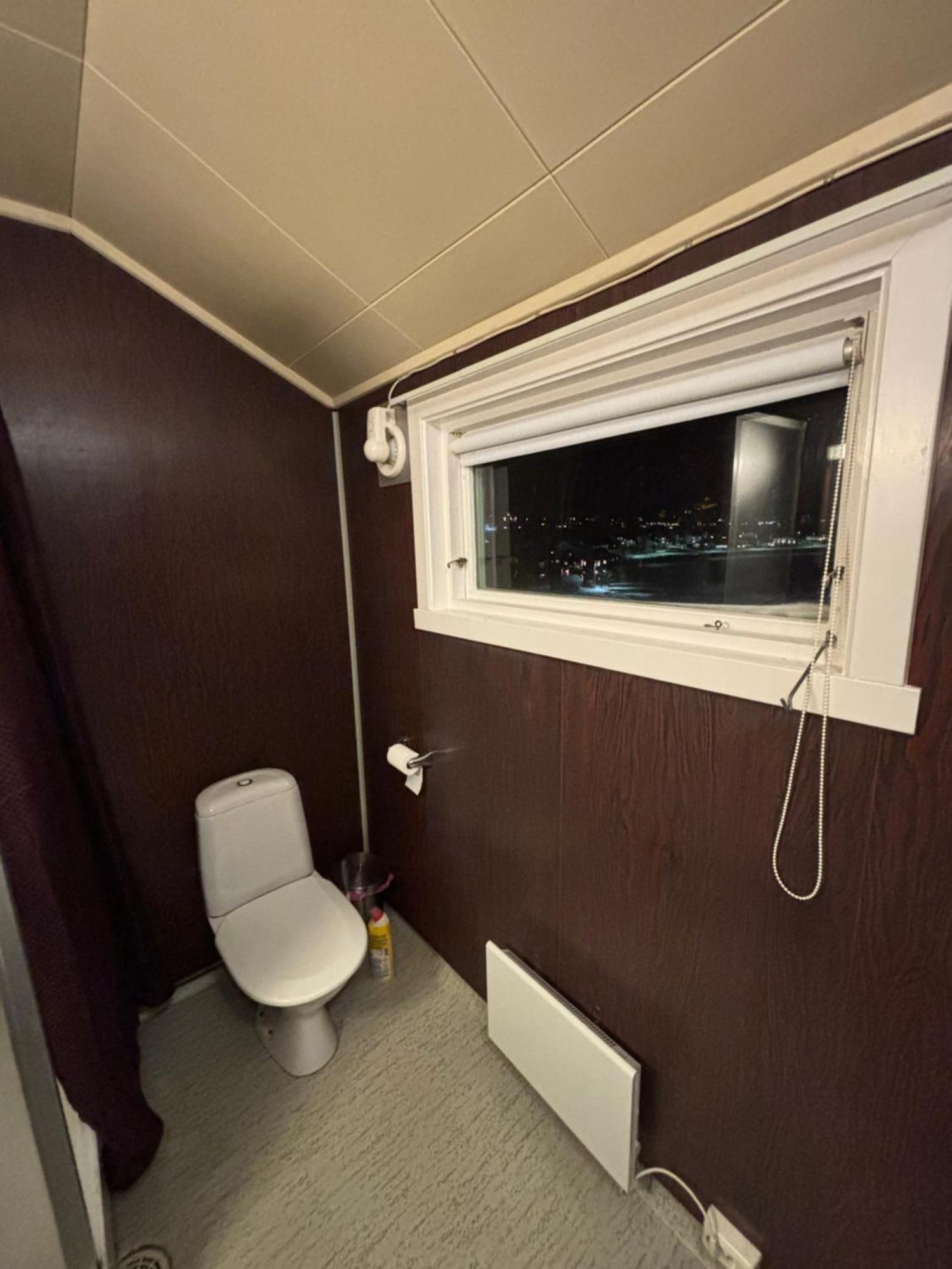 Three Bedrooms - - Lakeview Apartment Hammerfest