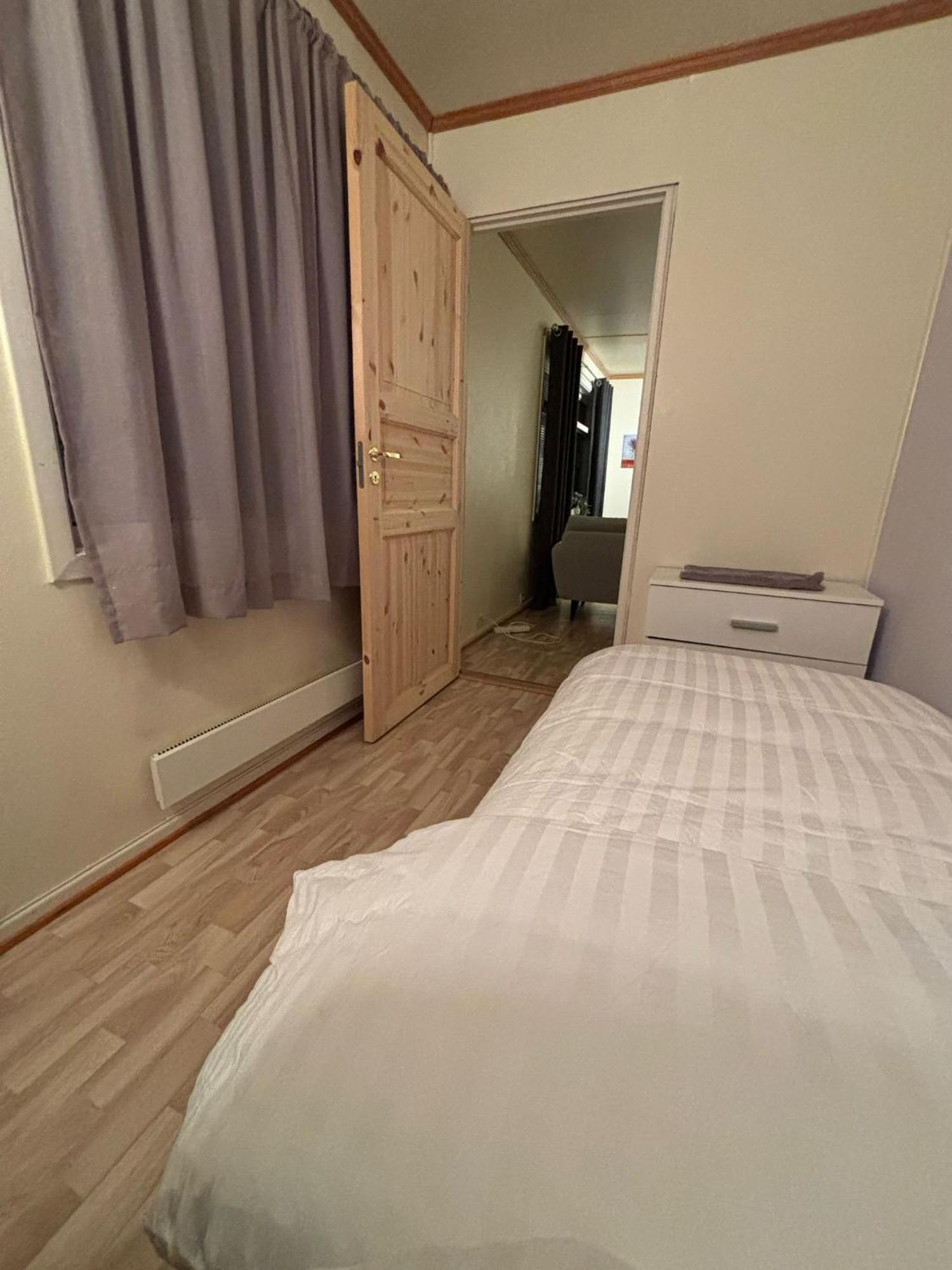 Three Bedrooms - - Lakeview * Hammerfest