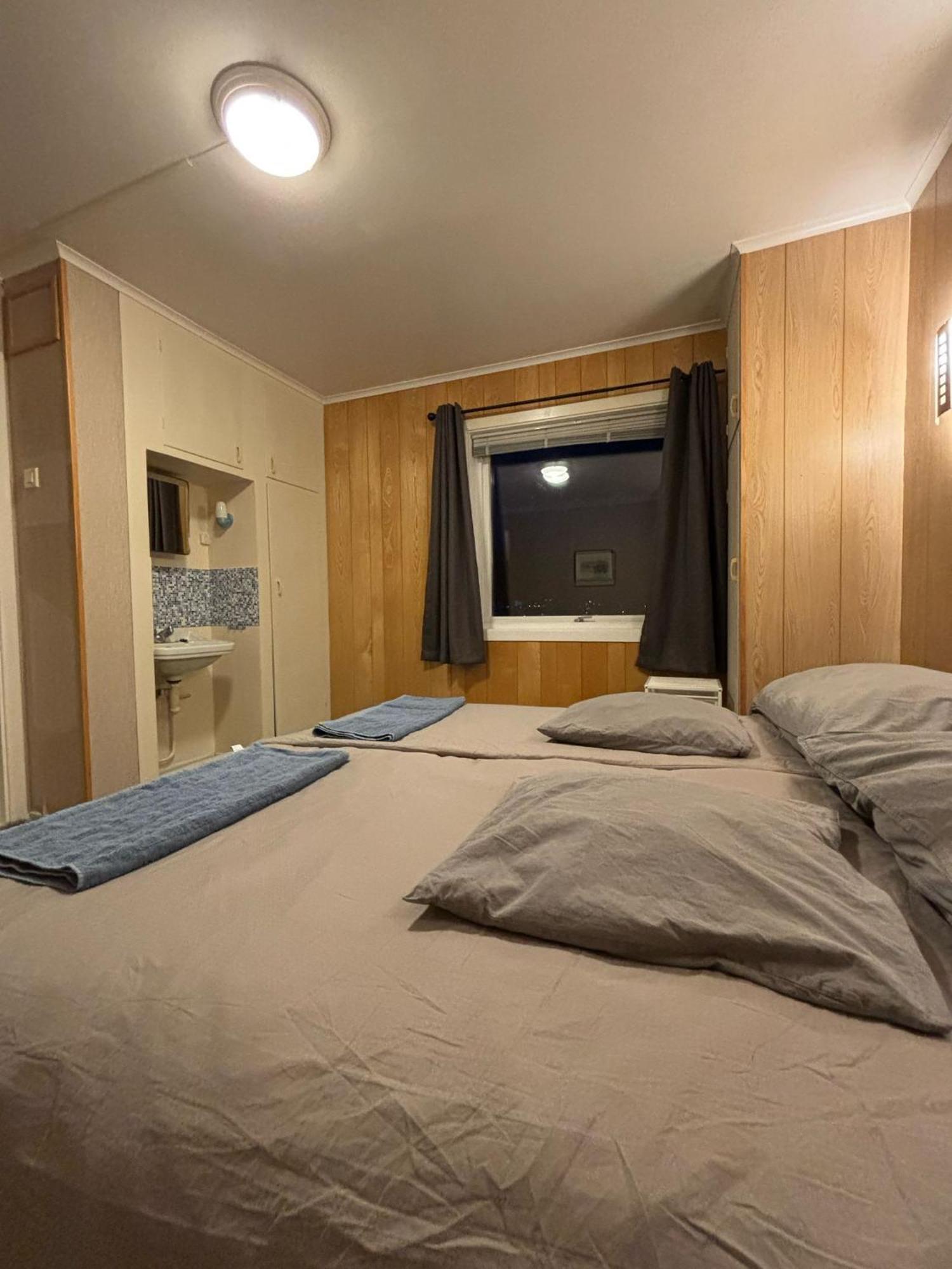 Three Bedrooms - - Lakeview *