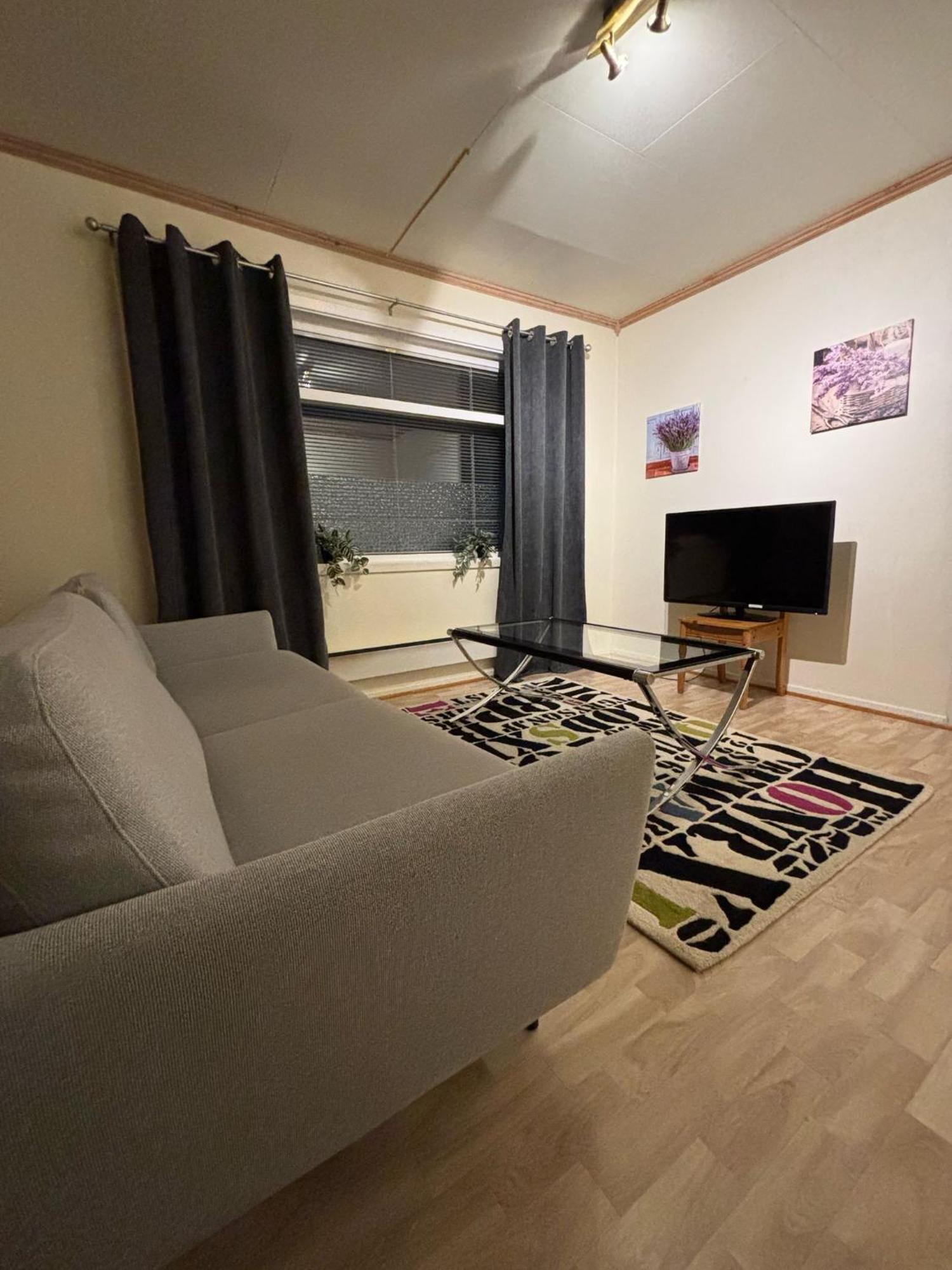 Three Bedrooms - - Lakeview Apartment *